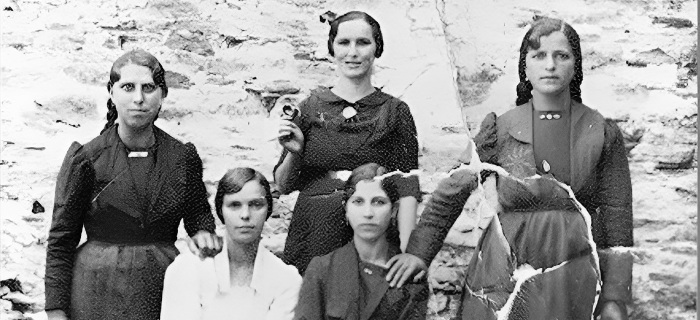 Ελεύθερα κορίτσια, Σ. Μπέτσου-Ντάμπου, Χιονάτη Καπέτη, Τσιαμπέρα, Ευανθία Δαμάλη, Άννα Γεωργούλη, Λιβάδι 1935. (Καραΐσκος Ν.) Συλλογή Αστέριου Κουκούδη