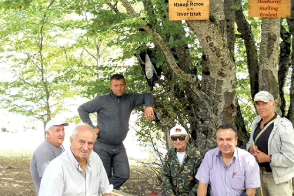 Μαζί με κάτοικους Οχρίδας που μας οδήγησαν στο Ιστόκ