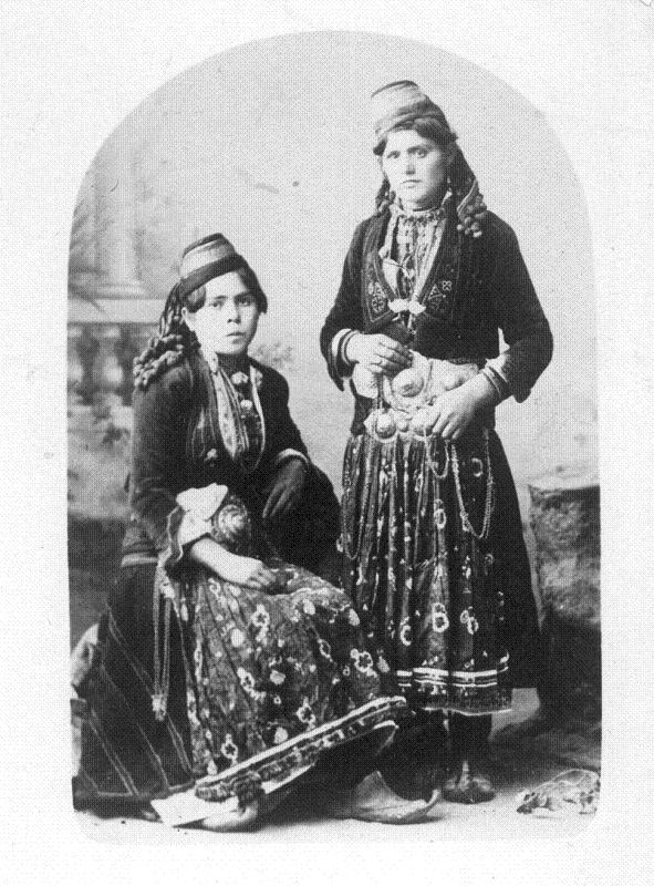 Γυναίκες από το Κεφαλόβρυσο. photo:Αφοί Μανάκια