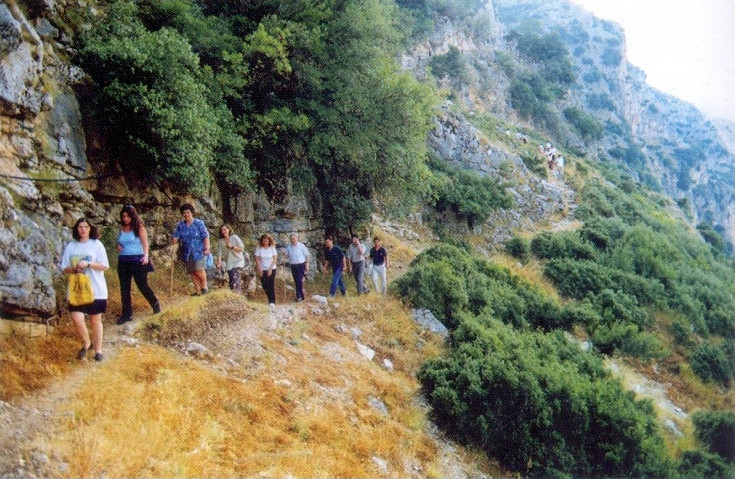 Εικόνα 15α. Το μονοπάτι που οδηγεί στην μονή σε παλαιότερη εποχή