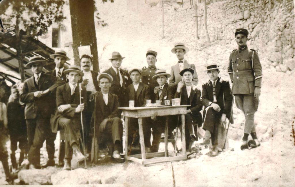 Gardiki parea stin platia