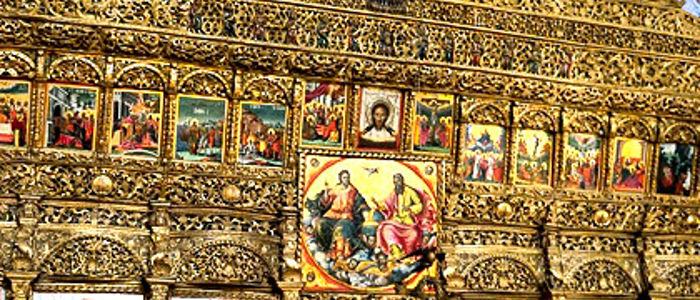 Μοναστήρι. Μητροπολιτικός Ναός Αγίου Δημητρίου Το Ξυλόγλυπτο Τέμπλο είναι έργο Βλάχων ταλιαδώρων από τη Σαμαρίνα και το Μέτσοβο.